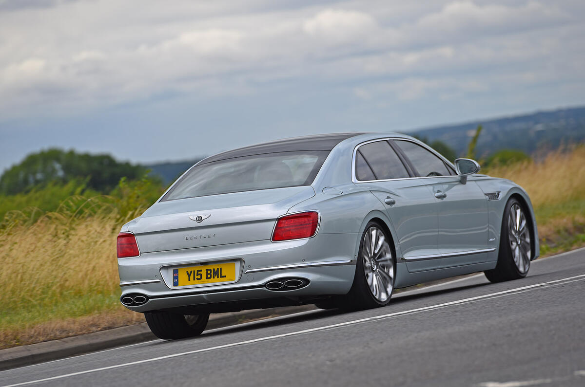 20 Bentley Flying Spur Hybrid RT 2022 rear corner