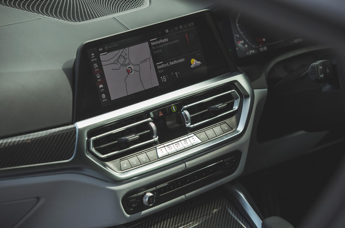 20 BMW M4 Competition 2021 RT infotainment