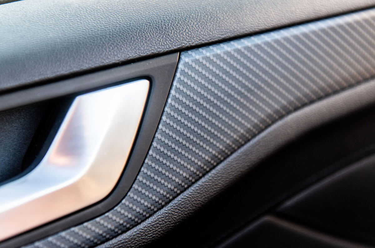 Ford Focus ST-line X 2019 road test review - interior trim