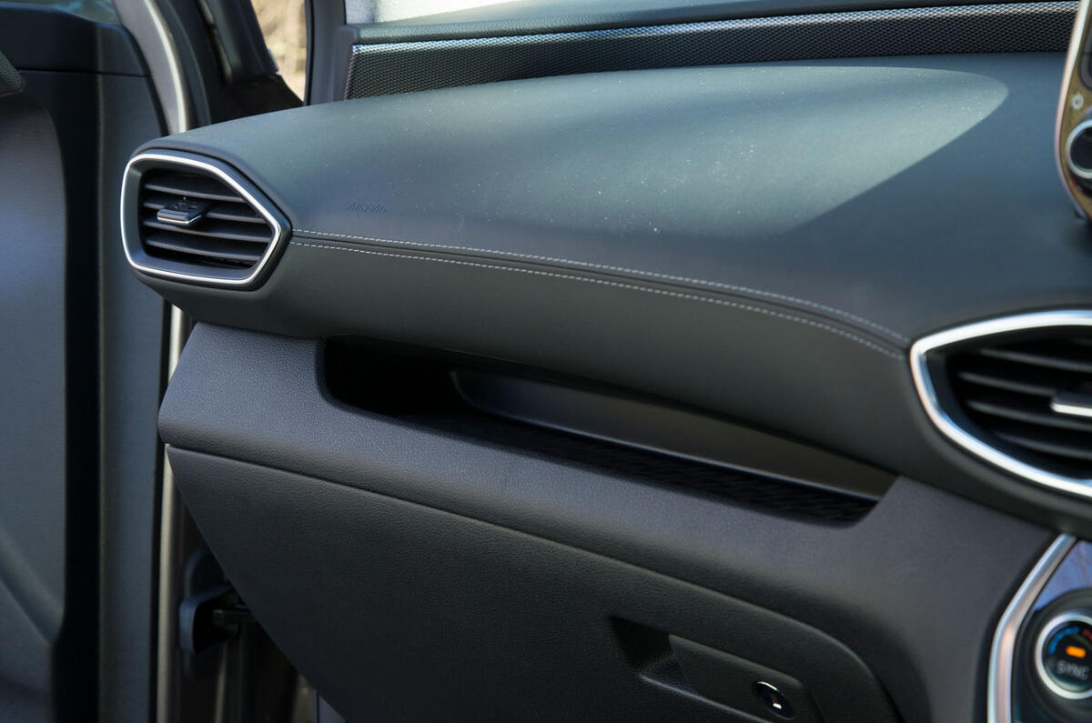 Hyundai Santa Fe 2019 road test review - dashboard trim