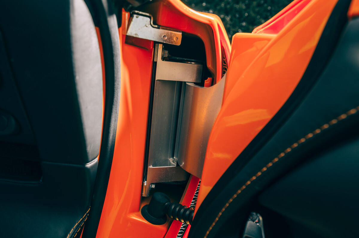 20 Lotus Exige Spot 390 Final 2021 RT hinges