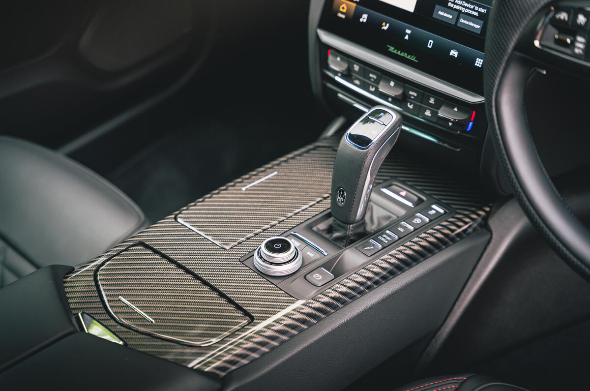 20 Maserati Quattroporte trofeo 2021 RT console centrale