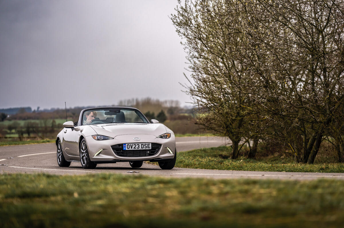 20 Mazda MX 5 RT update 2023 virage avant