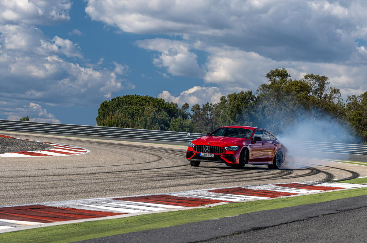 20 Mercedes AMG GT63s e 2022 : revue drift