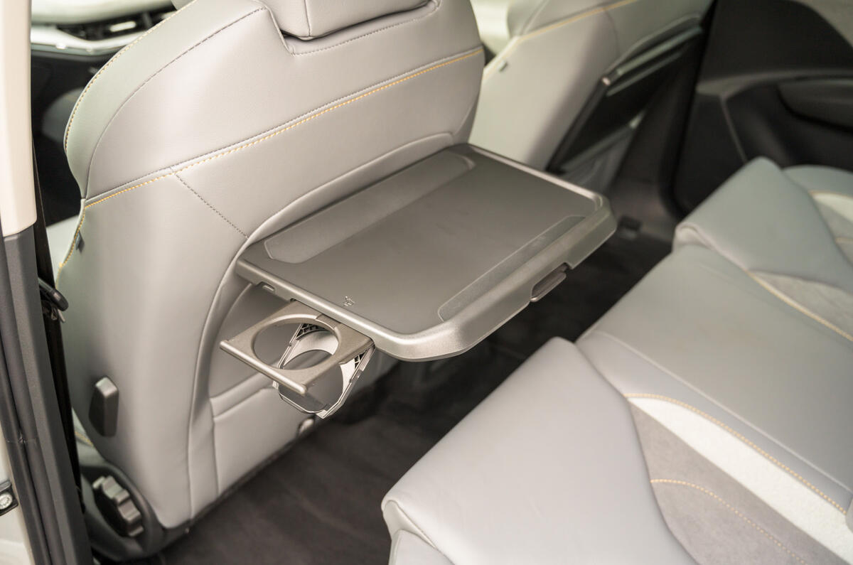 20 Skoda Enyaq IV 2021 RT tray tables