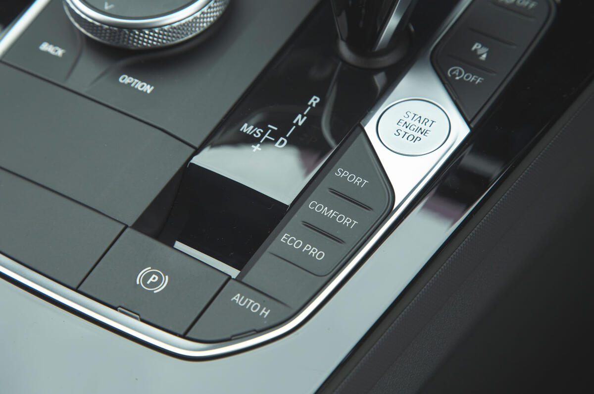 BMW 1 Series 118i 2019 road test review - drive modes