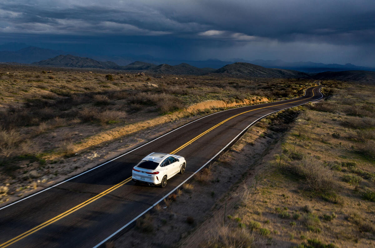 BMW X6 M Competition 2020 : examen de l'essai routier - sur l'autoroute