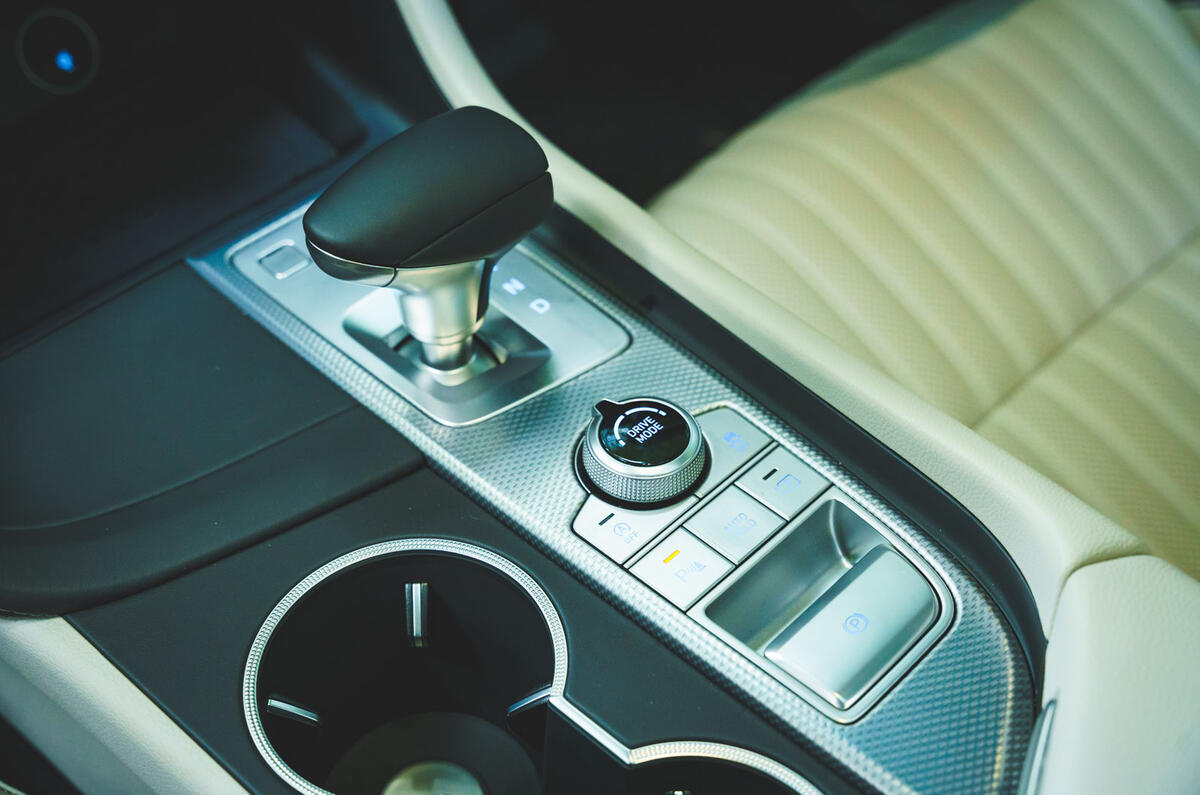 21 Genesis G70 2021 road test review centre console