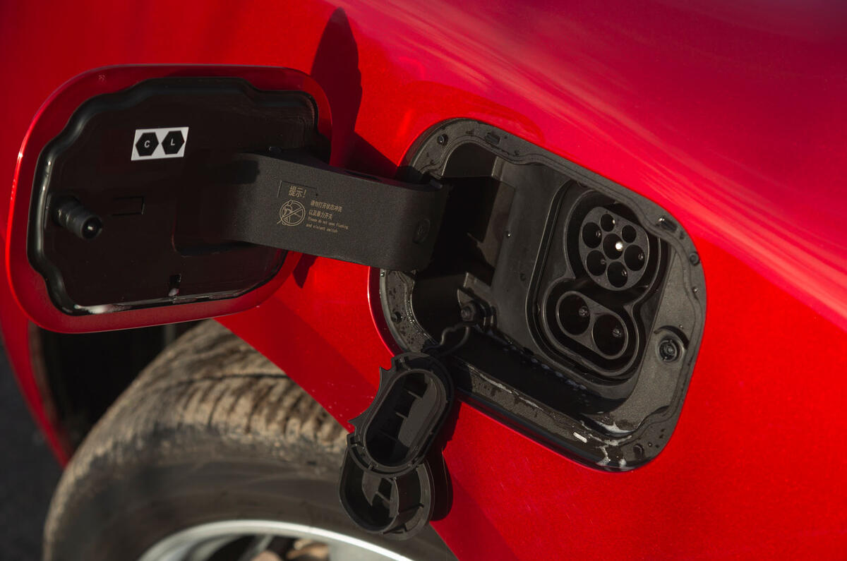 21 GWM ORA Funky Cat RT 2023 charge port