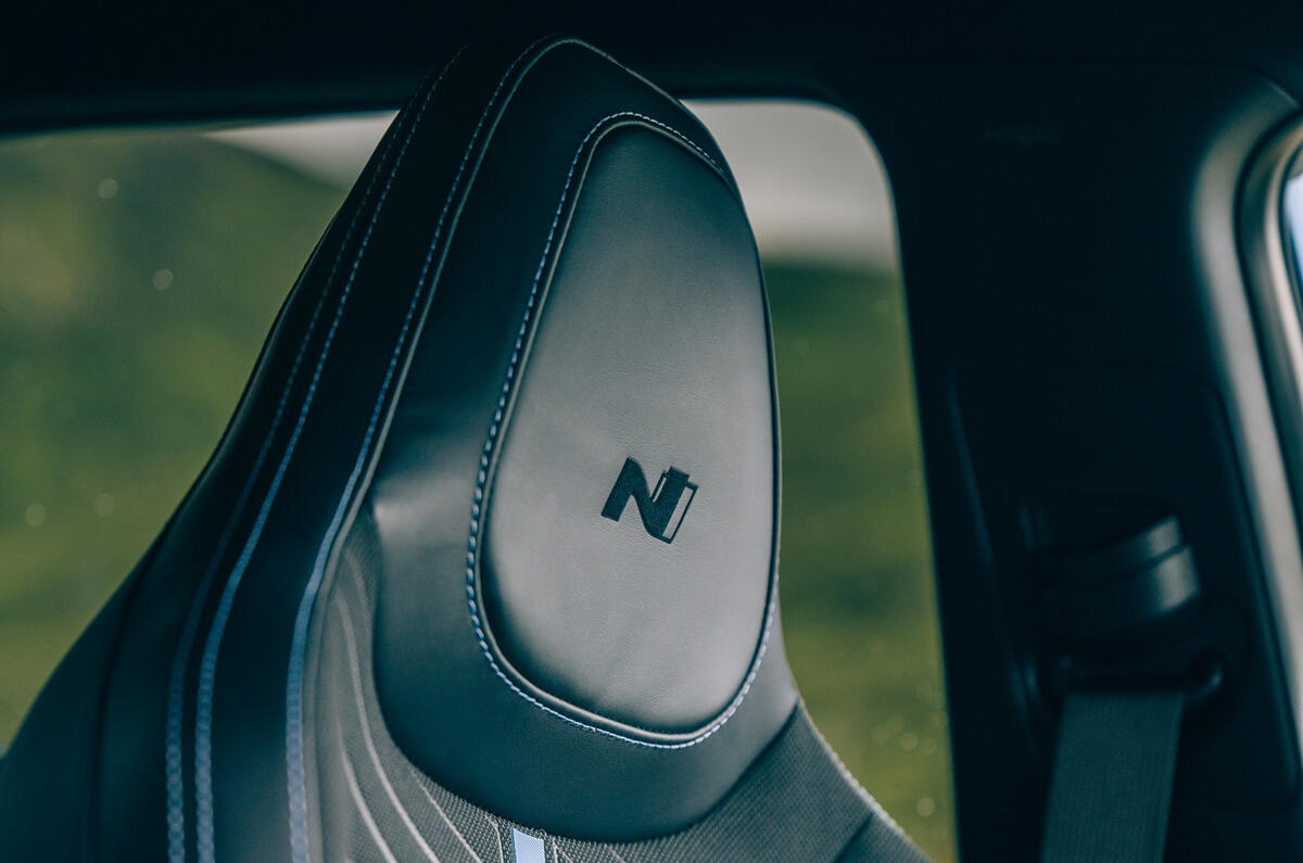 21 Hyundai i20 N 2021 RT seat stitching