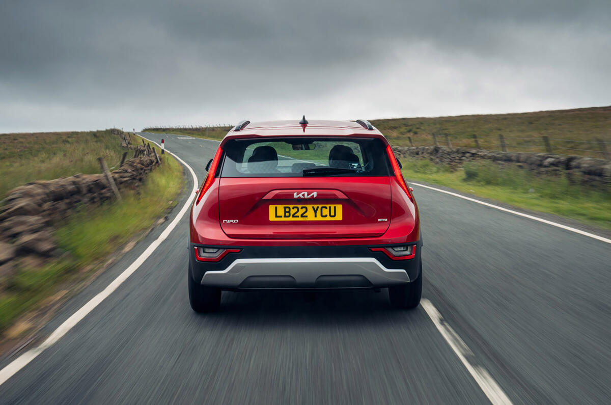 21 Kia Niro HEV FD 2022 rear track