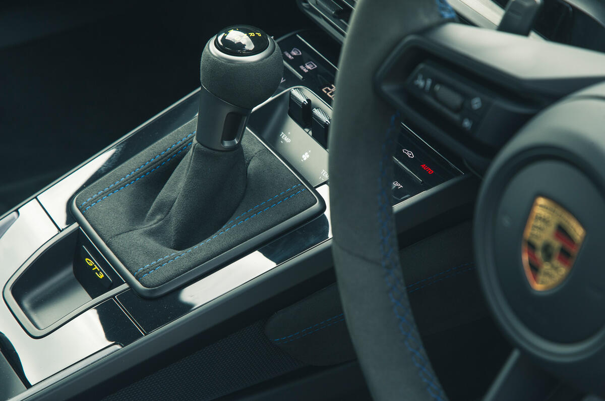 21 Porsche 911 GT3 2021 RT centre console