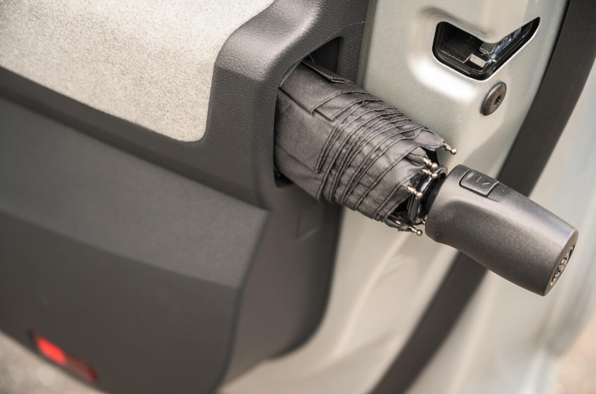 21 Skoda Enyaq IV 2021 RT umbrella