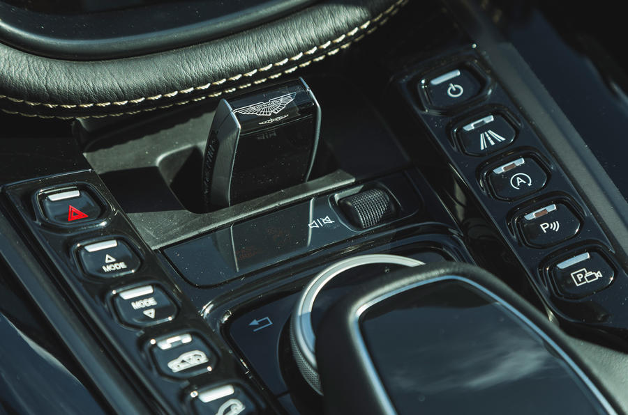 Examen de l'essai routier de l'Aston Martin DBX 2020 - le créneau clé