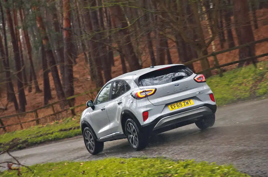 Ford Puma 2020 : essai sur route - sur l'arrière de la route