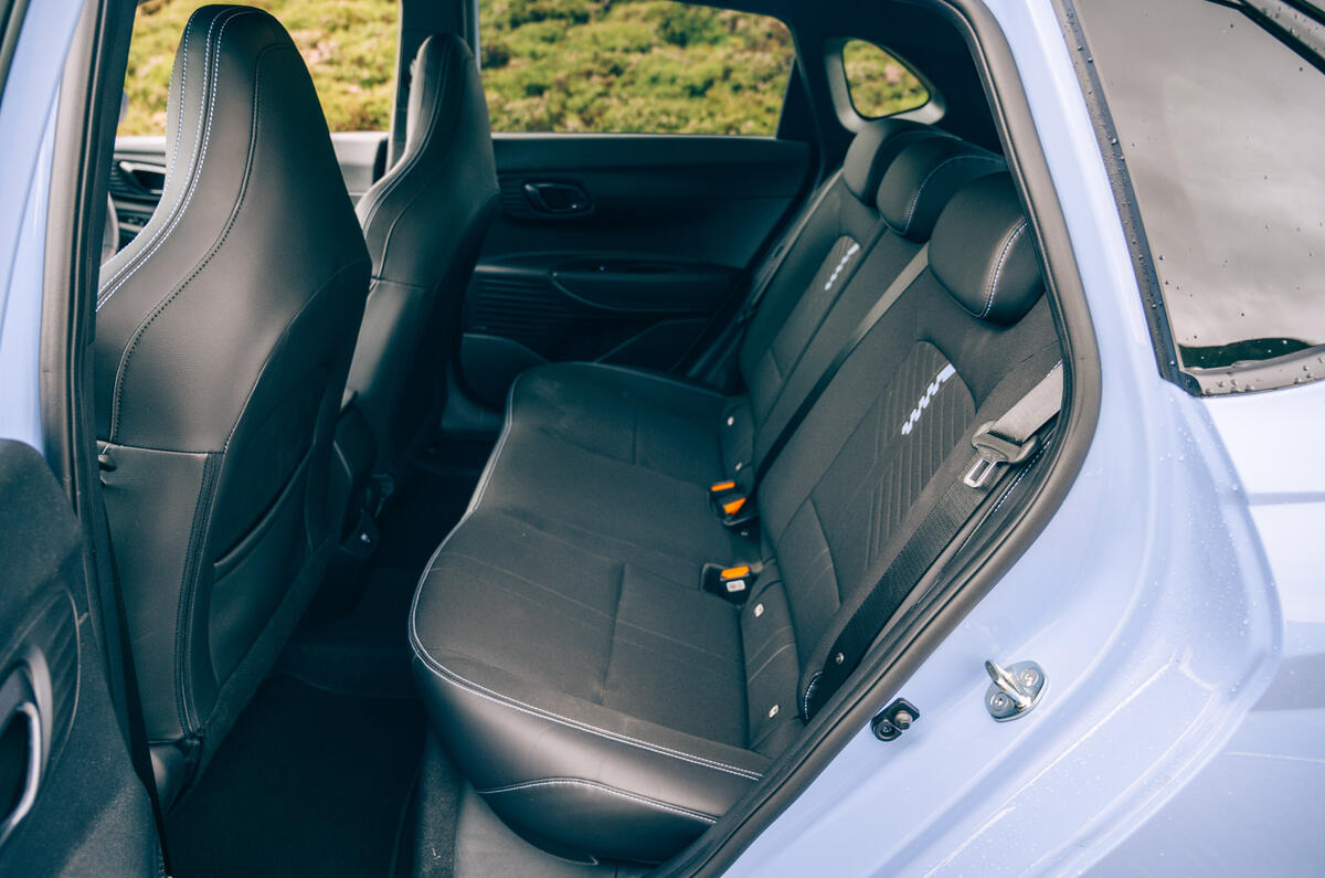 22 Hyundai i20 N 2021 RT rear seats