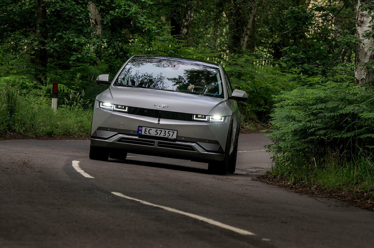 22 hyundai ioniq 5 2021 fd norway plates on road front