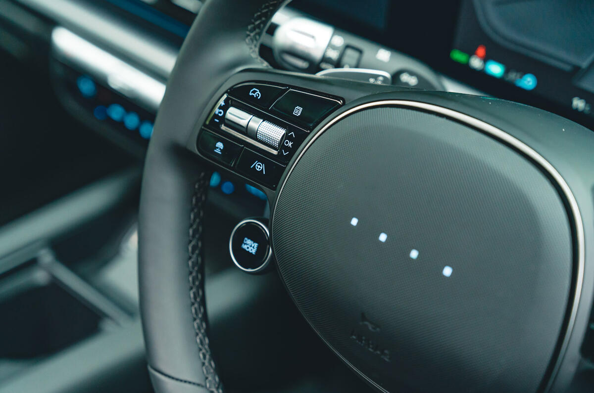 22 Hyundai Ioniq 6 RT 2023 conduite assistée