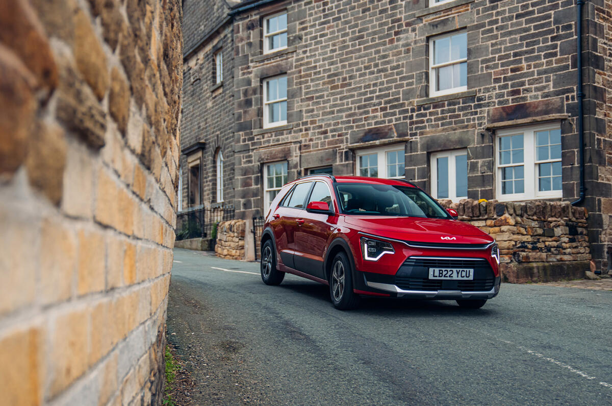 22 Kia Niro HEV FD 2022 town