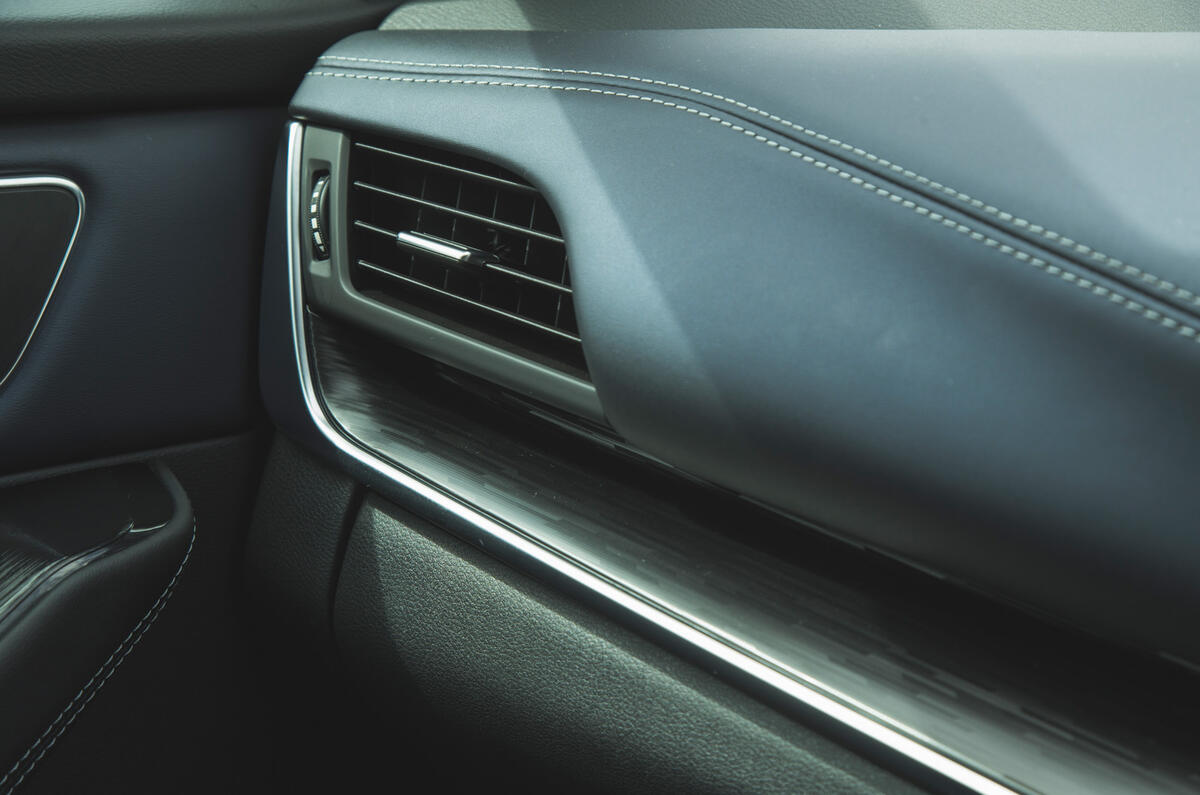 22 Nissan Qashqai 2021 RT interior trim