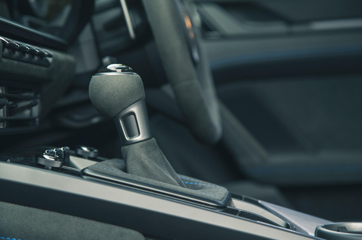 22 Porsche 911 GT3 2021 RT gearstick