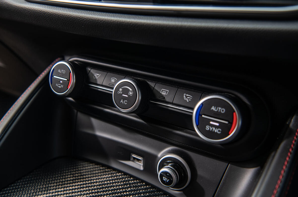 Alfa Romeo Stelvio Quadrifoglio 2019 road test review - climate controls