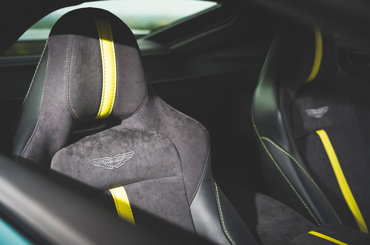 23 Aston Martin Vantage F1 2021 RT seats