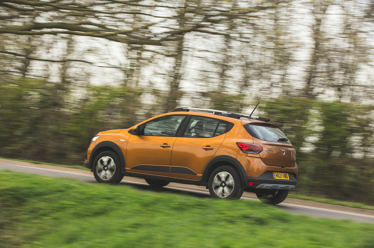 23 Dacia Sandero Stepway 2021 RT en bord de route