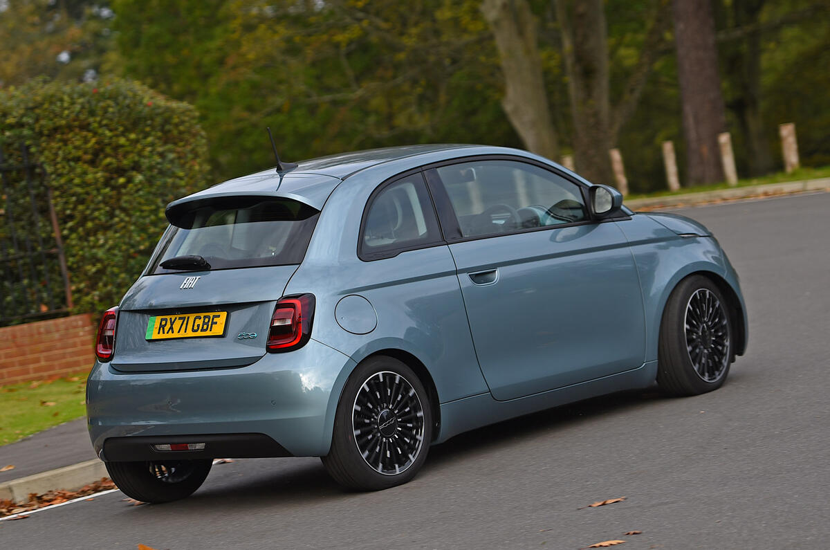 23 Fiat 500 électrique 2022 : essai routier, essai de virage arrière