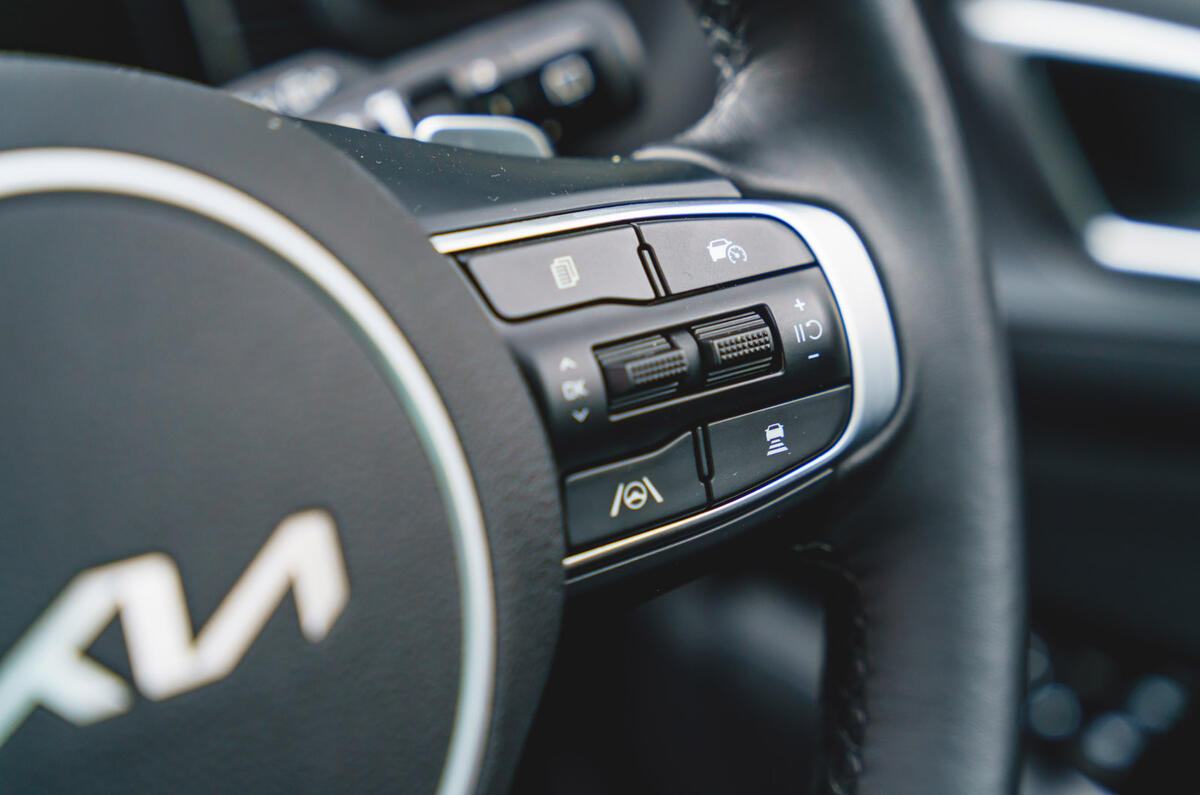 23 Kia Sportage 2022 RT assisted driving