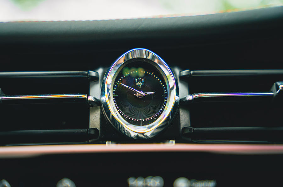 23 Horloge de la Maserati Quattroporte trofeo 2021 RT