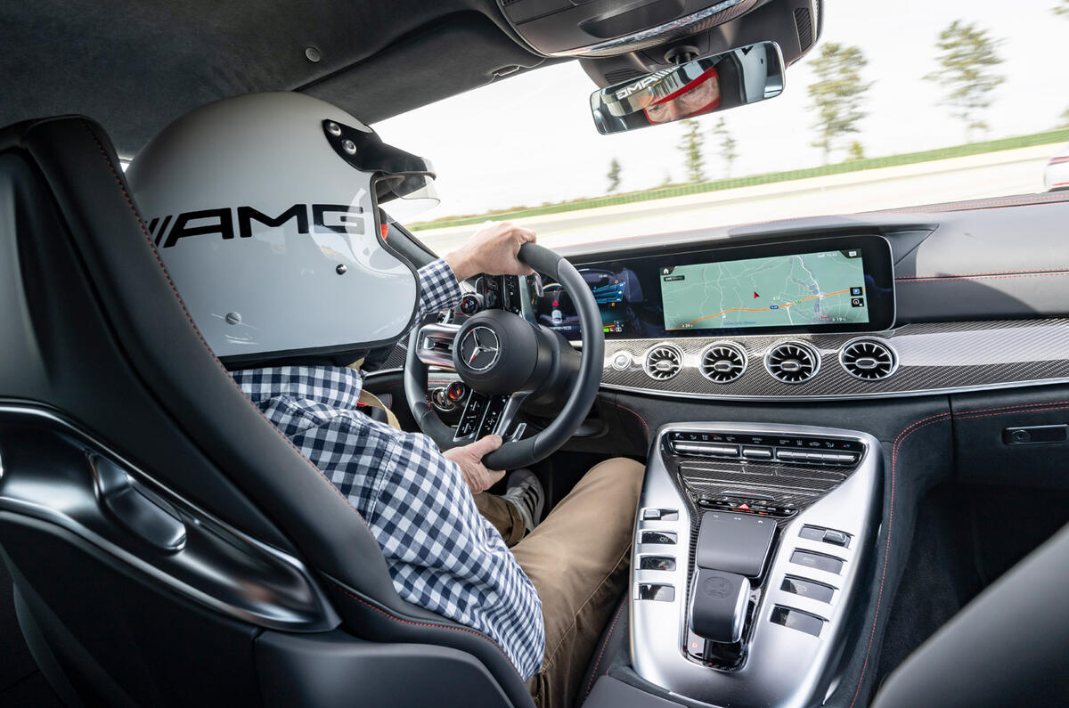 23 Mercedes AMG GT63s e 2022 revue GK piste de conduite