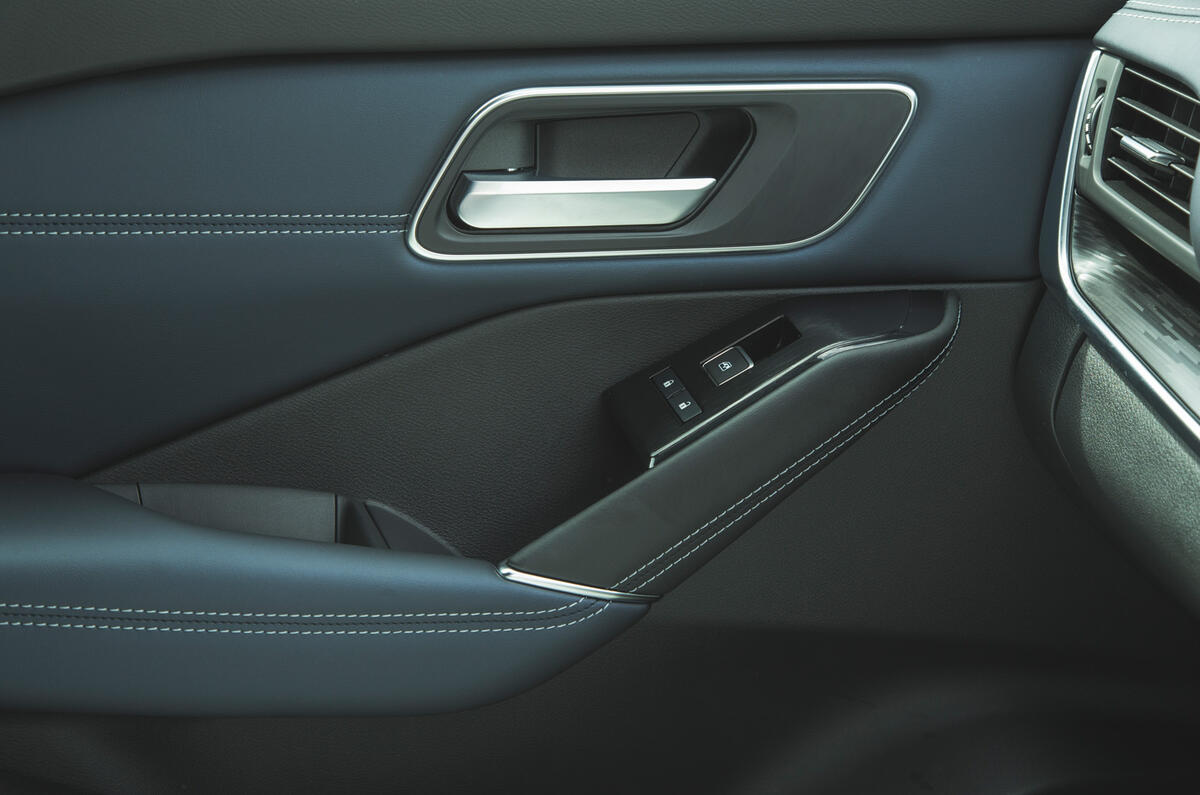 23 Nissan Qashqai 2021 RT door cards