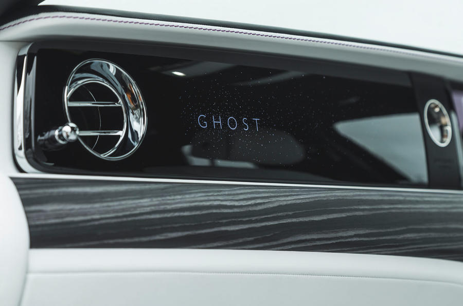 23 Rolls Royce Ghost 2021 logo de la révision de l'essai routier