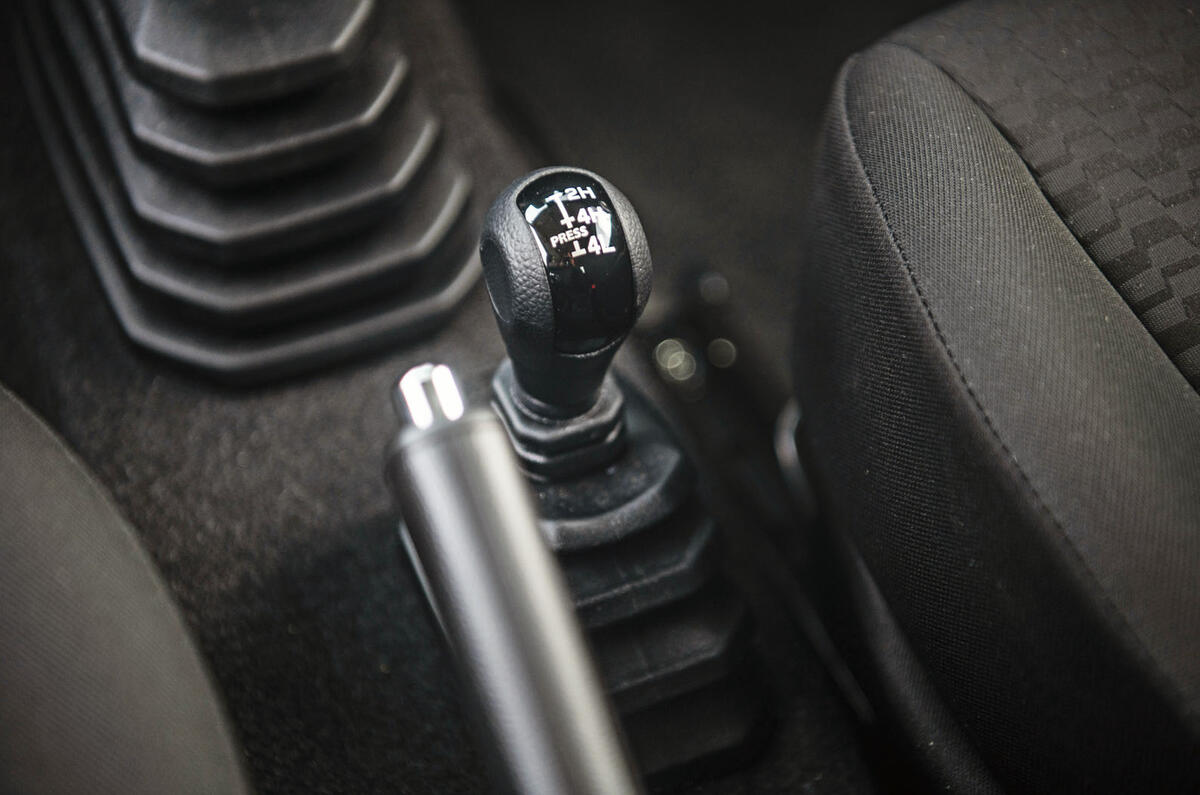 Suzuki Jimny 2018 road test review - low range gearstick