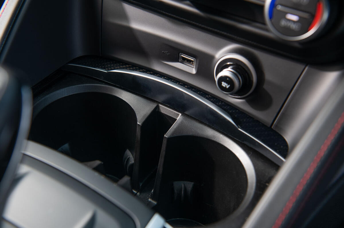 Alfa Romeo Stelvio Quadrifoglio 2019 road test review - USB