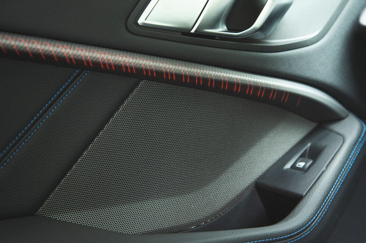 BMW 1 Series 118i 2019 road test review - ambient lighting