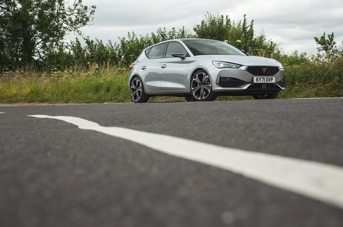 24 Cupra Leon 245 Hatchback RT 2022 static