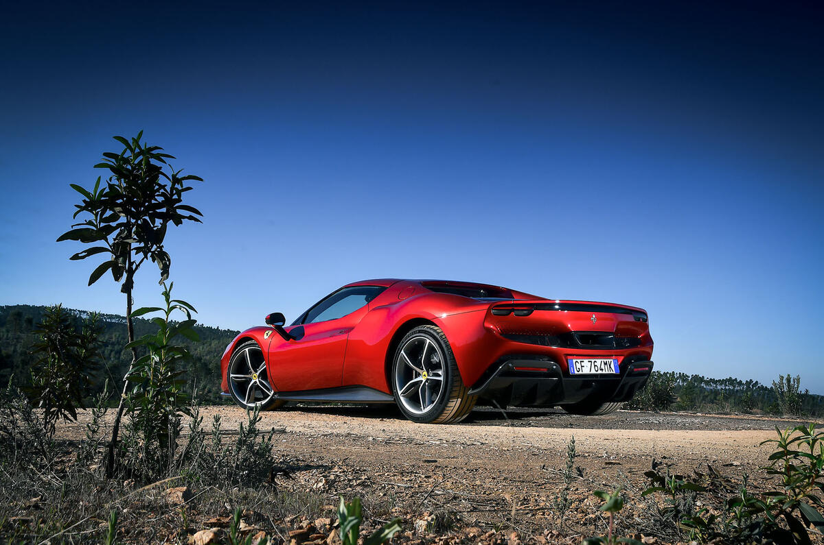 24 Ferrari 296 GTB 2022 premier essai essai arrière statique