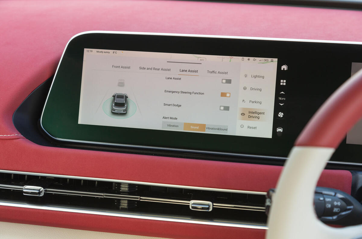 24 GWM ORA Funky Cat RT 2023 assisted driving