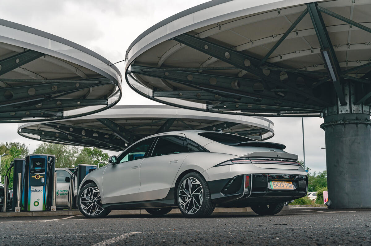 24 Hyundai Ioniq 6 RT 2023 statique MK ionité