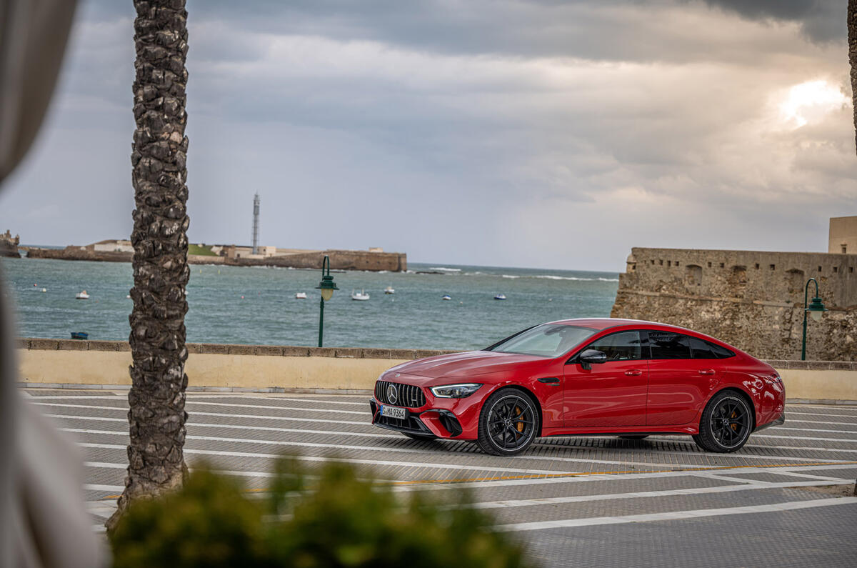 24 Mercedes AMG GT63s e 2022 : essai avant statique