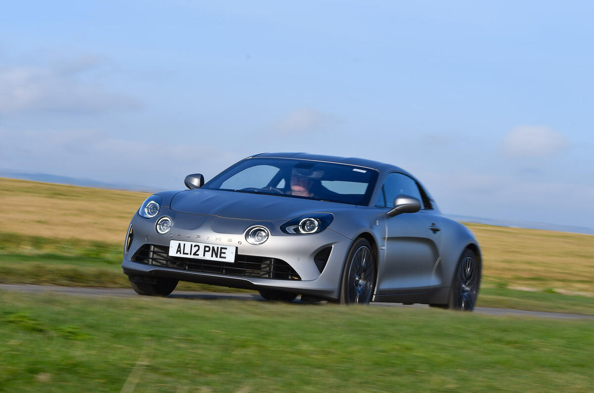 25 Alpine A110 Legende GT 2022 RT à l'avant de la route