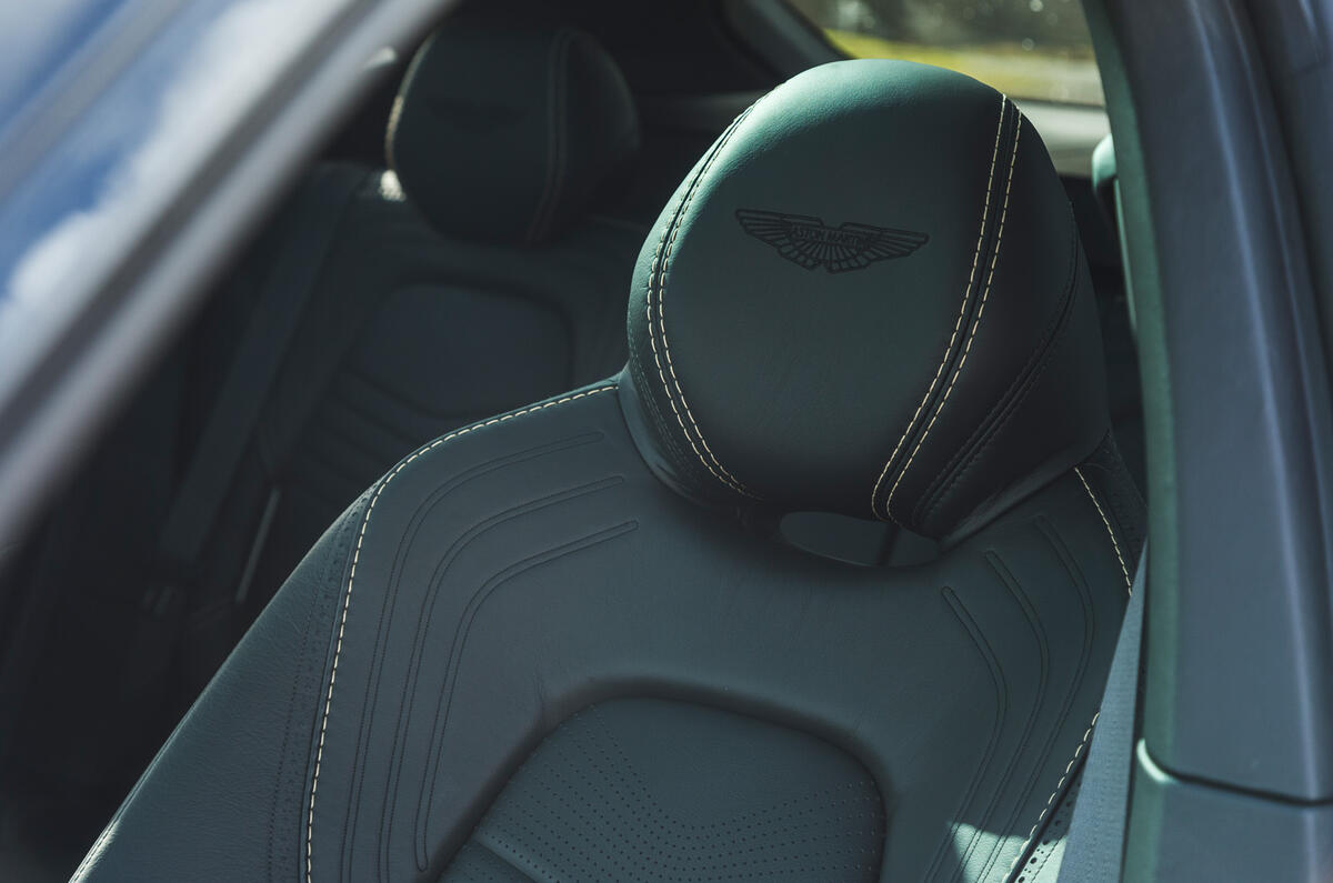 Examen de l'essai routier de l'Aston Martin DBX 2020 - détails des sièges