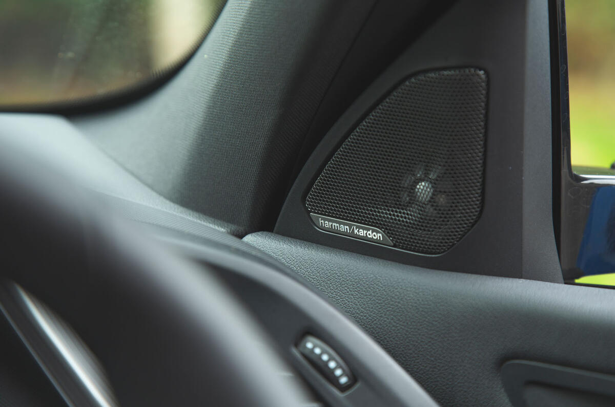 BMW 1 Series 118i 2019 road test review - speakers