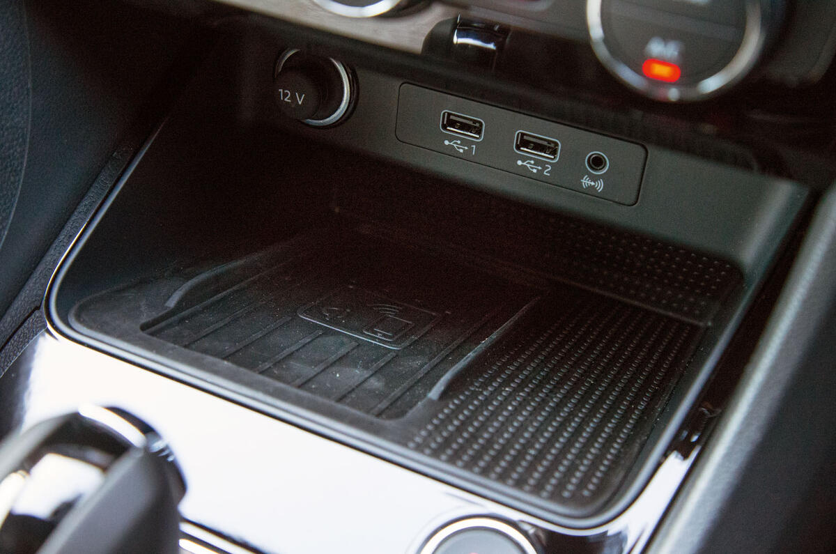 Cupra Ateca 2019 road test review - smartphone charging