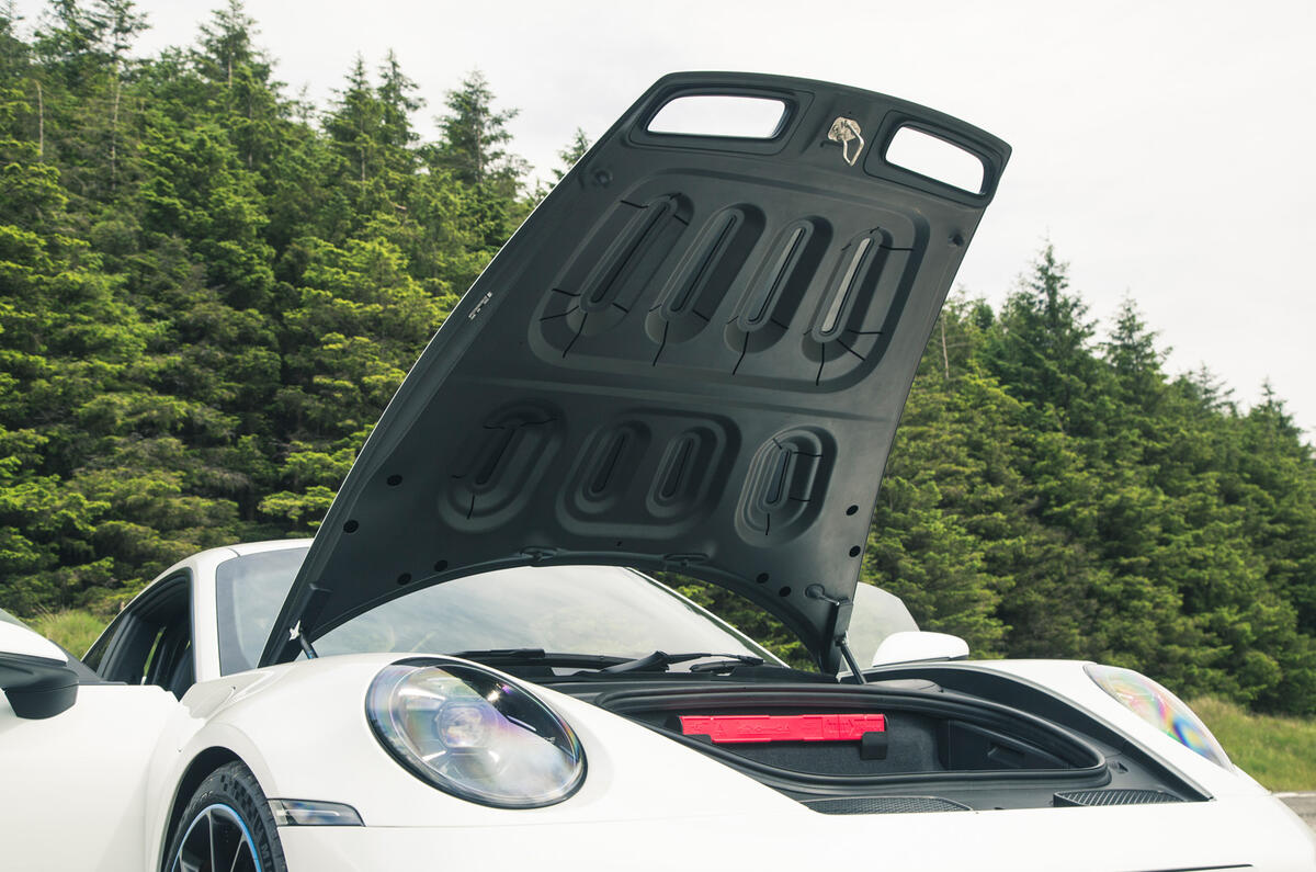 25 Porsche 911 GT3 2021 RT bonnet underside