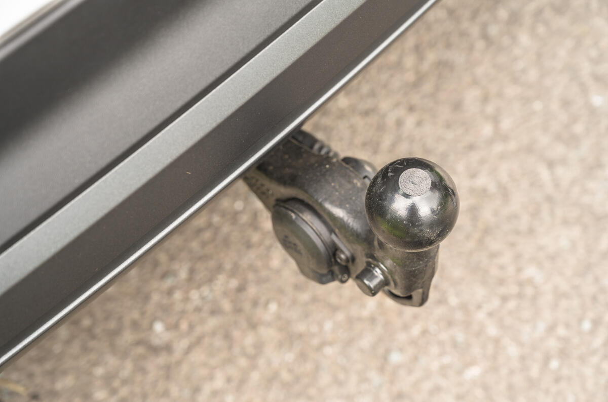 25 Skoda Enyaq IV 2021 RT towbar