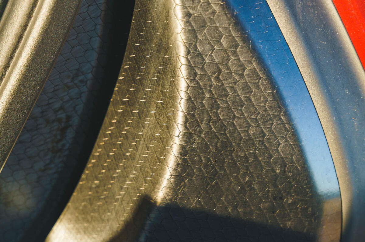 26 BMW iX 2022 road test review carbon