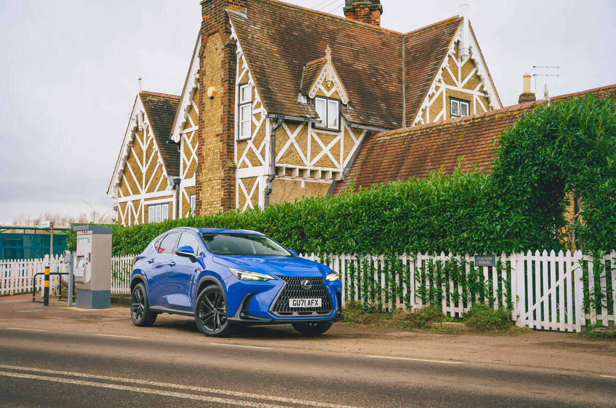 26 Lexus NX 2022 : essai routier - statique